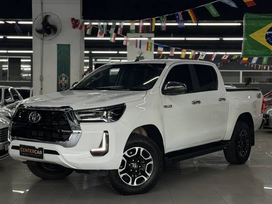 TOYOTA HILUX 2.8 D-4D TURBO DIESEL CD POWER PACK 4X4 MANUAL TOYOTA HILUX 2.8 D-4D TURBO DIESEL CD POWER PACK 4X4 MANUAL